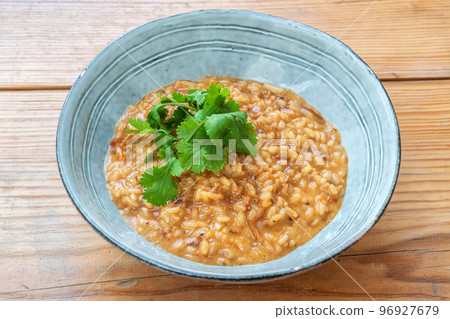 Delicious risotto with clams in gravy and seafood for the restaurant. 96927679