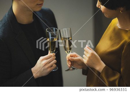 A couple toasting with champagne 96936331