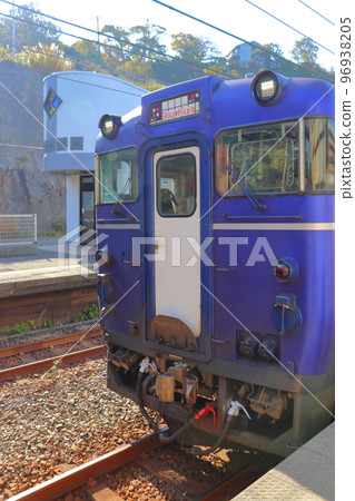 Koshino Shu kura stopped at Aomigawa Station 96938205