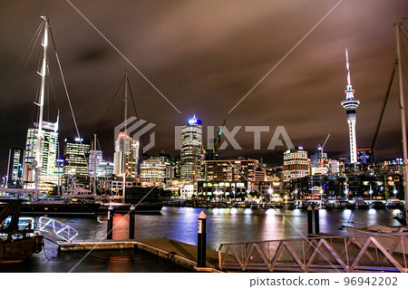 [Auckland] Night view from the harbor 96942202