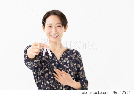 粉紅絲帶的女人 96942595