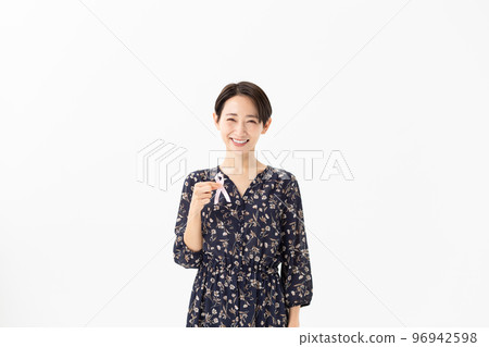 Pink ribbon woman 96942598