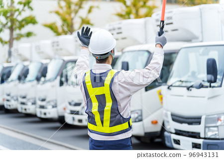 Security guards to organize traffic 96943131