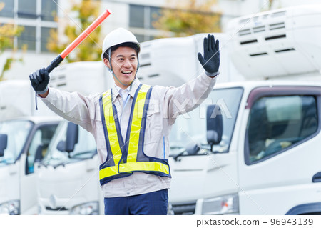 Security guards to organize traffic 96943139