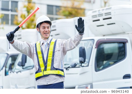 Security guards to organize traffic 96943140