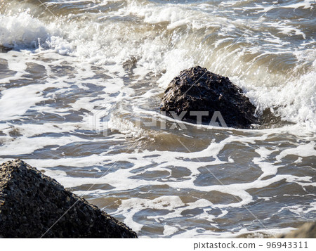 White waves on the beach. 96943311