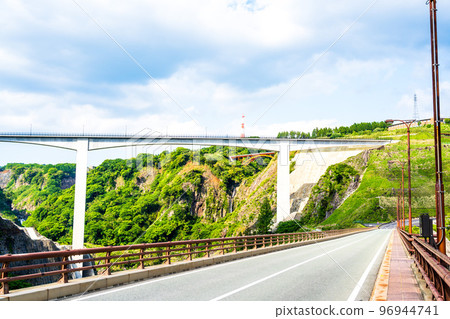 Minami Aso superb view of fresh greenery "Scenery around Shin-Aso Bridge from Aso Choyo Bridge" 96944741