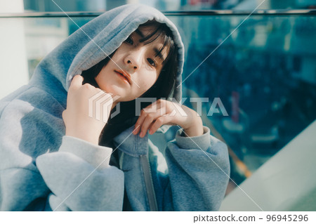 A picture of a high school girl meeting in the city A picture of a high school girl meeting in the city 96945296
