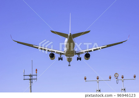 Landing plane Airbus A350-900 96946123