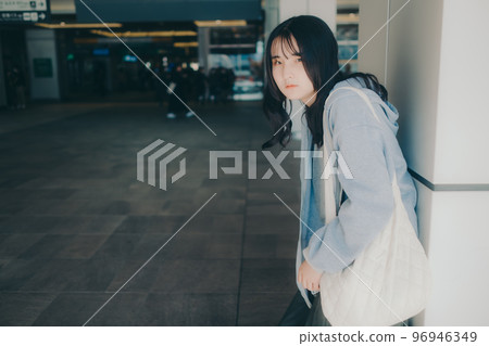 A picture of a high school girl meeting in the city 96946349