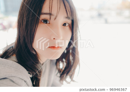 女高中生在都市相會的照片 女高中生在都市相會的照片 96946367