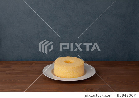 plain chiffon cake wooden table 96948007