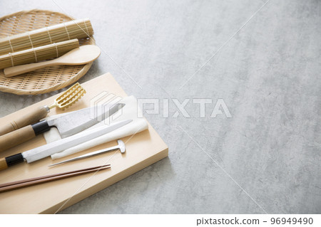 Image of Japanese cuisine: cooking utensils for fish dishes: deba knives, sashimi knives 96949490