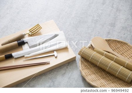 Image of Japanese cuisine: cooking utensils for fish dishes: deba knives, sashimi knives 96949492