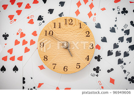 撲克牌和時鐘 4:50 96949606