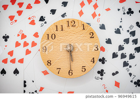 撲克牌和時鐘 5:30 撲克牌和時鐘 5:30 96949615