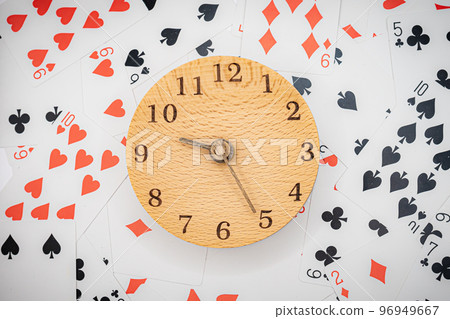 Playing cards and clock 9:25 Playing cards and clock 9:25 96949667