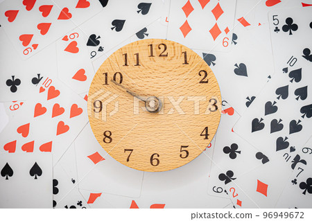 撲克牌和時鐘 9:50 撲克牌和時鐘 9:50 96949672
