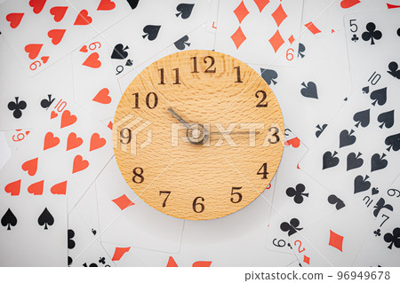撲克牌和時鐘 10:15 撲克牌和時鐘 10:15 96949678