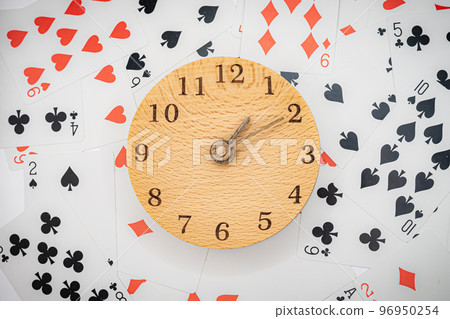 撲克牌和時鐘 13:10 96950254