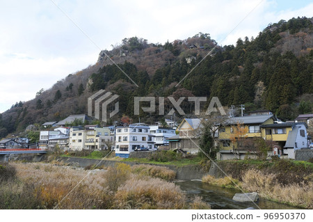 從立谷川河床看到的山寺街景 96950370