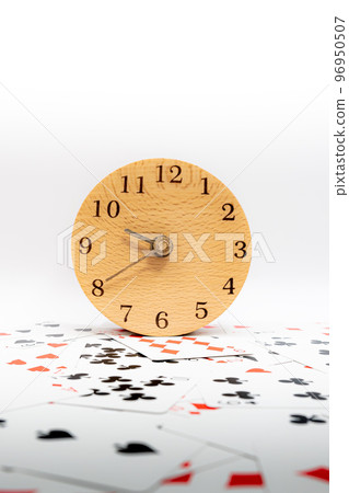 Playing cards and clock 9:40 Playing cards and clock 9:40 96950507
