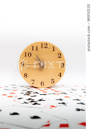撲克牌和時鐘 10:45 撲克牌和時鐘 10:45 96950520