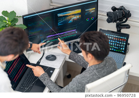 Video/Video Creator Male Video Marketing Editing Advertising Activities Bird's-eye View Gimbal 2 People Pointing Video/Video Creator Male Video Marketing Editing Advertising Activities Bird's-eye View Gimbal 2 People Pointing 96950728