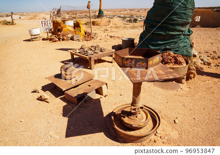 在 Coober Pedy 為遊客放置的免費蛋白石 在 Coober Pedy 為遊客放置的免費蛋白石 96953847