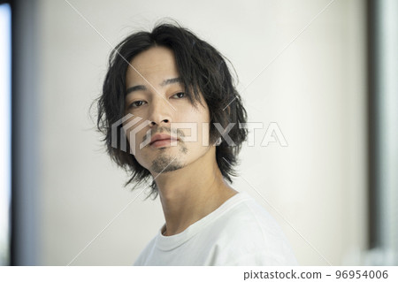 Male in his early 30s Men's beauty image portrait looking at the camera Male in his early 30s Men's beauty image portrait looking at the camera 96954006