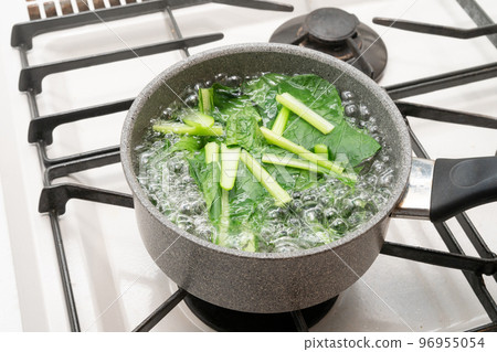 Cuts to boil Komatsuna 96955054