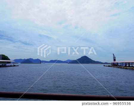 Aki-Kofuji (Ninoshima Island) seen from Hiroshima Ujina Port 96955536
