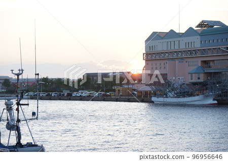 Kushiro's Fisherman's Wharf in the evening 96956646