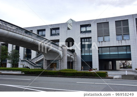 富士市文化中心玫瑰劇場和青葉通及其連接的人行天橋 96958249