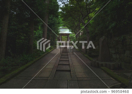 Kamakura Engakuji sub-temple Tsukutoan approach to the temple 96958468