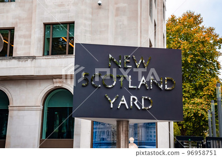 London, UK. October 21, 2022. Sign outside the headquarters of London's Metropolitan Police in New Scotland Yard, Westminster. The Commissioner and other senior officers are based here. 96958751