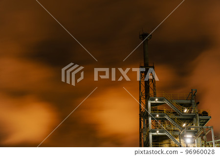 Kawasaki factory night view Sky dyed red due to flare stack phenomenon [Kawasaki City, Kanagawa Prefecture] 96960028