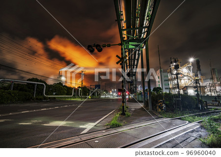 Factory night view in Chidori-cho, Kawasaki Sky dyed red due to flare stack phenomenon [Kawasaki City, Kanagawa Prefecture] 96960040