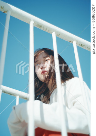 Woman on the roof 96960207