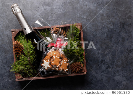 Box with Christmas gingerbread cookies and champagne 96961580