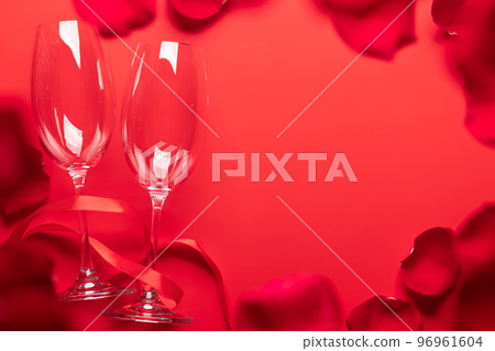 Valentines day card with champagne glasses and rose flowers Valentines day card with champagne glasses and rose flowers 96961604