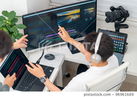 Video/Video Creator Male Video Marketing Editing Advertising Activities Bird's-eye View Gimbal 2 People Expression Video/Video Creator Male Video Marketing Editing Advertising Activities Bird's-eye View Gimbal 2 People Expression 96961689