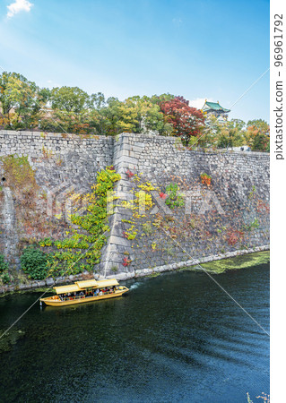 【秋天的大阪城公園】石垣與御座船 96961792