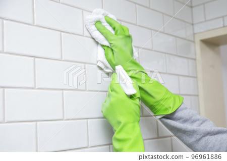 Japanese housewife cleaning the wall tiles 96961886
