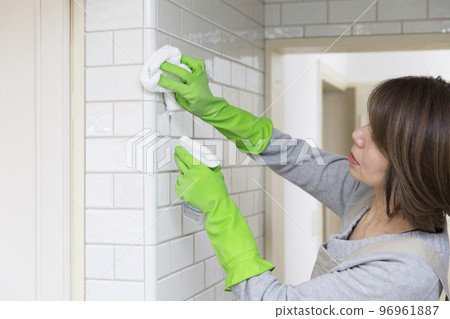 Japanese housewife cleaning the wall tiles 96961887
