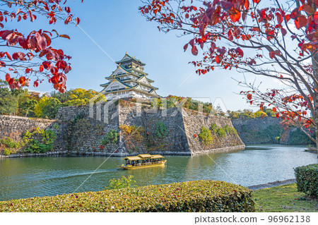 [Osaka Castle Park in Autumn] Osaka Castle Tower and Gozabune [Autumn Leaves] 96962138