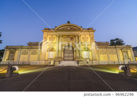 奈良國立博物館奈良佛像館夜景（奈良縣奈良市） 96962296
