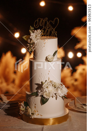 Wedding dessert under the light of evening light bulbs Wedding dessert under the light of evening light bulbs 96963913