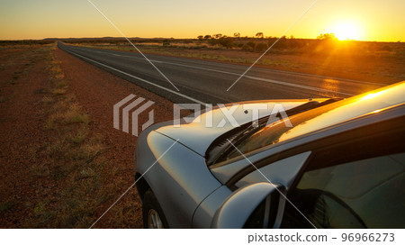 Bathe in the morning sun from the side of the road Bathe in the morning sun from the side of the road 96966273