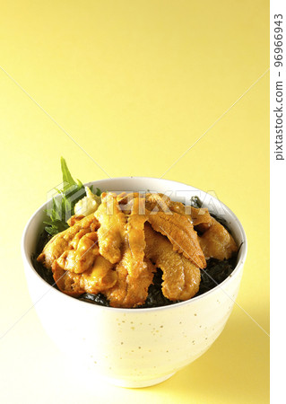 紫蘇芥末新鮮海膽蓋飯 紫蘇芥末新鮮海膽蓋飯 96966943